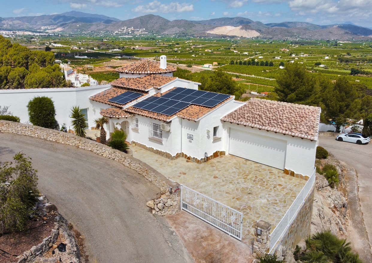 Moderne Villa mit Solaranlage und Panoramablick in Monte Pego
